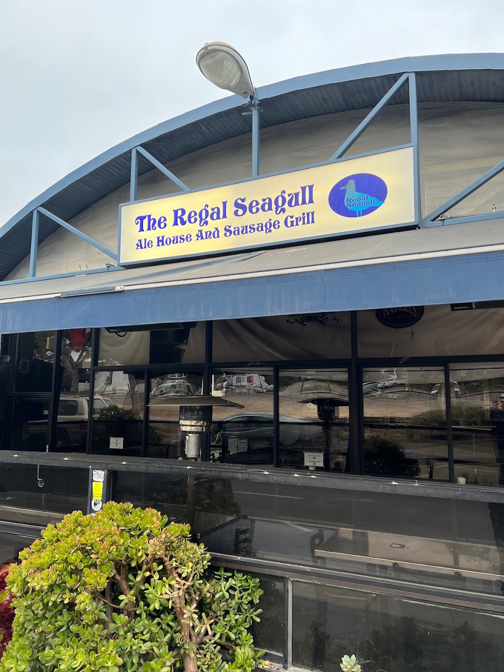 The Regal Seagull | 996 N Coast Hwy 101, Encinitas, CA 92024, USA | Phone: (760) 479-2337