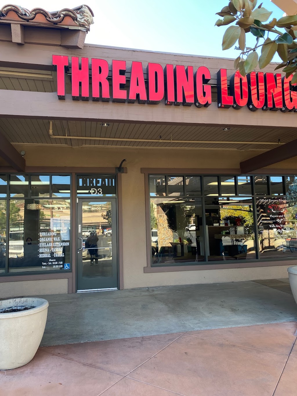 Threading Lounge | 32245 Mission Trail Ste D3, Lake Elsinore, CA 92530, USA | Phone: (951) 350-1124