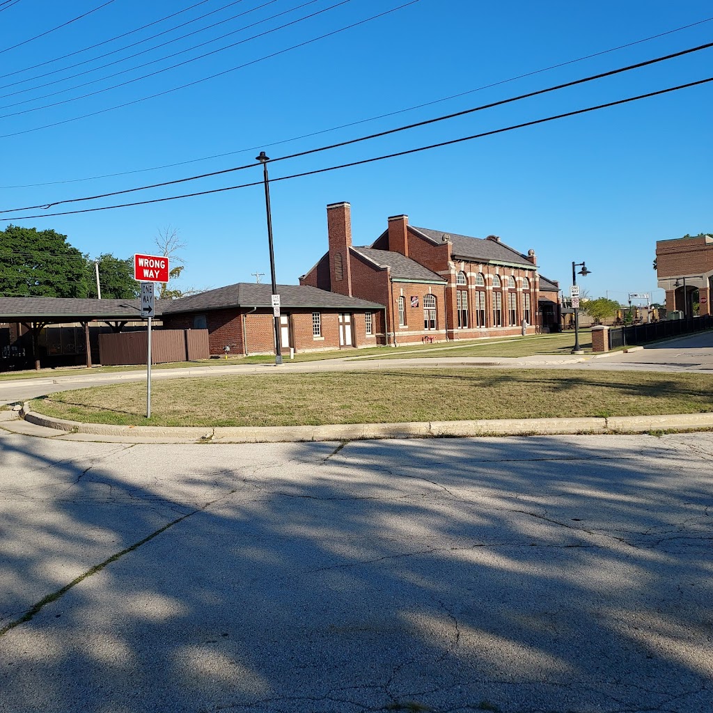 Corinne Reid Owens Transit Center | Liberty St, Racine, WI 53404, USA | Phone: (262) 721-7570