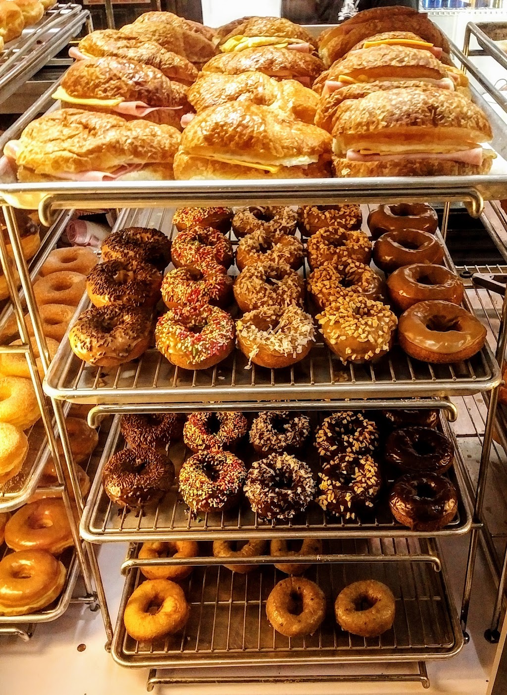 Happy Donuts | 1900 Monument Blvd, Concord, CA 94520, USA | Phone: (925) 682-3888