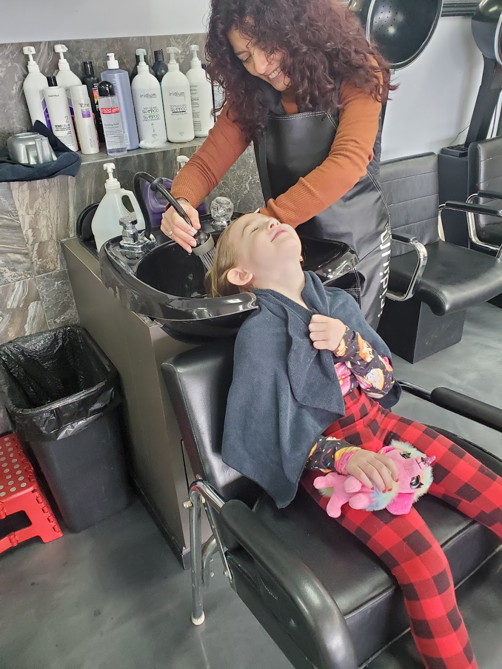 Karlas is now Leslies Hair Salon | 2220 W Algonquin Rd, Rolling Meadows, IL 60008, USA | Phone: (847) 818-8964