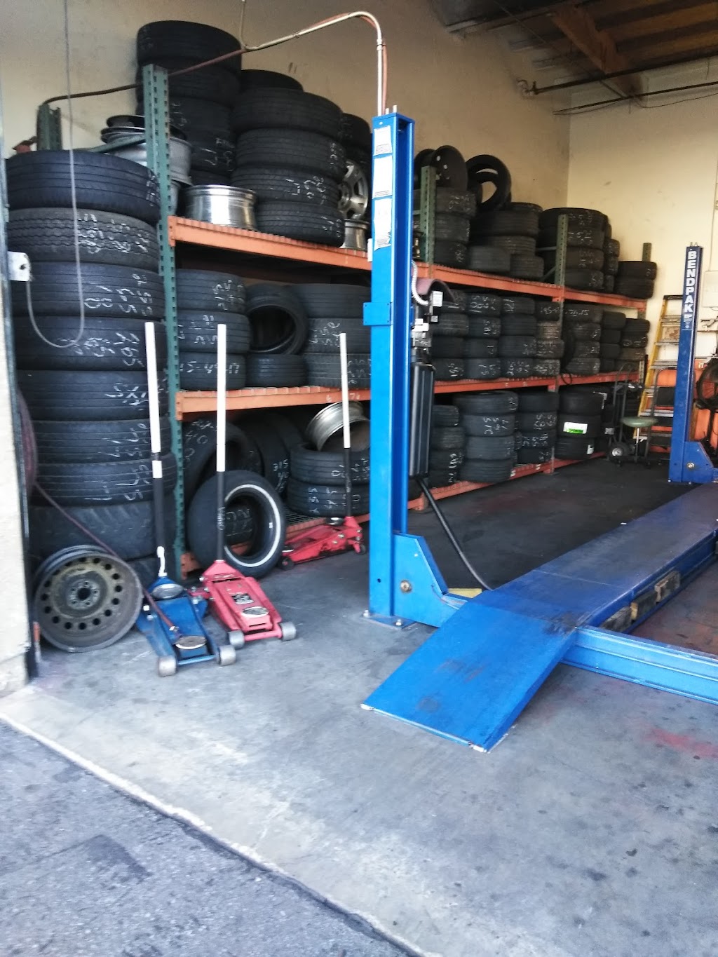 Big Dog Tires | 22425 Alessandro Blvd # 103A, Moreno Valley, CA 92553, USA | Phone: (951) 653-5410