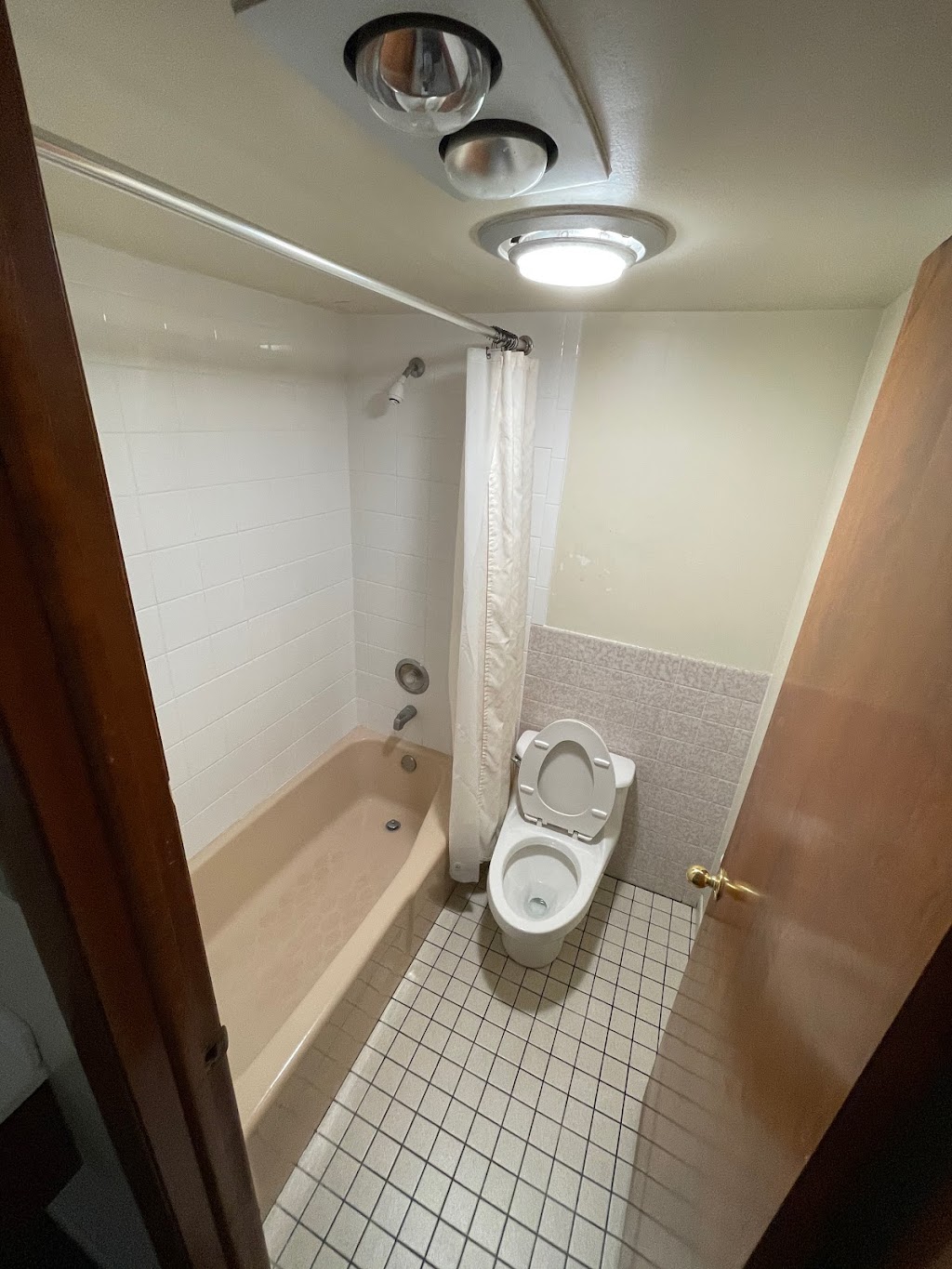 VIBE INN - WHIRLPOOL SUITES | 7307 Ogden Ave, Lyons, IL 60534, USA | Phone: (708) 442-5120