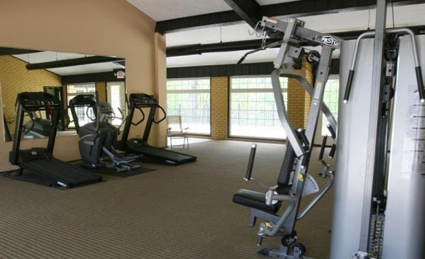 Columbus Park Apartments | 6055 Bear Creek Dr, Bedford Heights, OH 44146, USA | Phone: (440) 359-7481