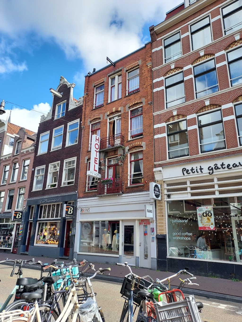 Petit Gateau | Haarlemmerstraat 80, 1013 EV Amsterdam, Netherlands | Phone: 020 737 1585