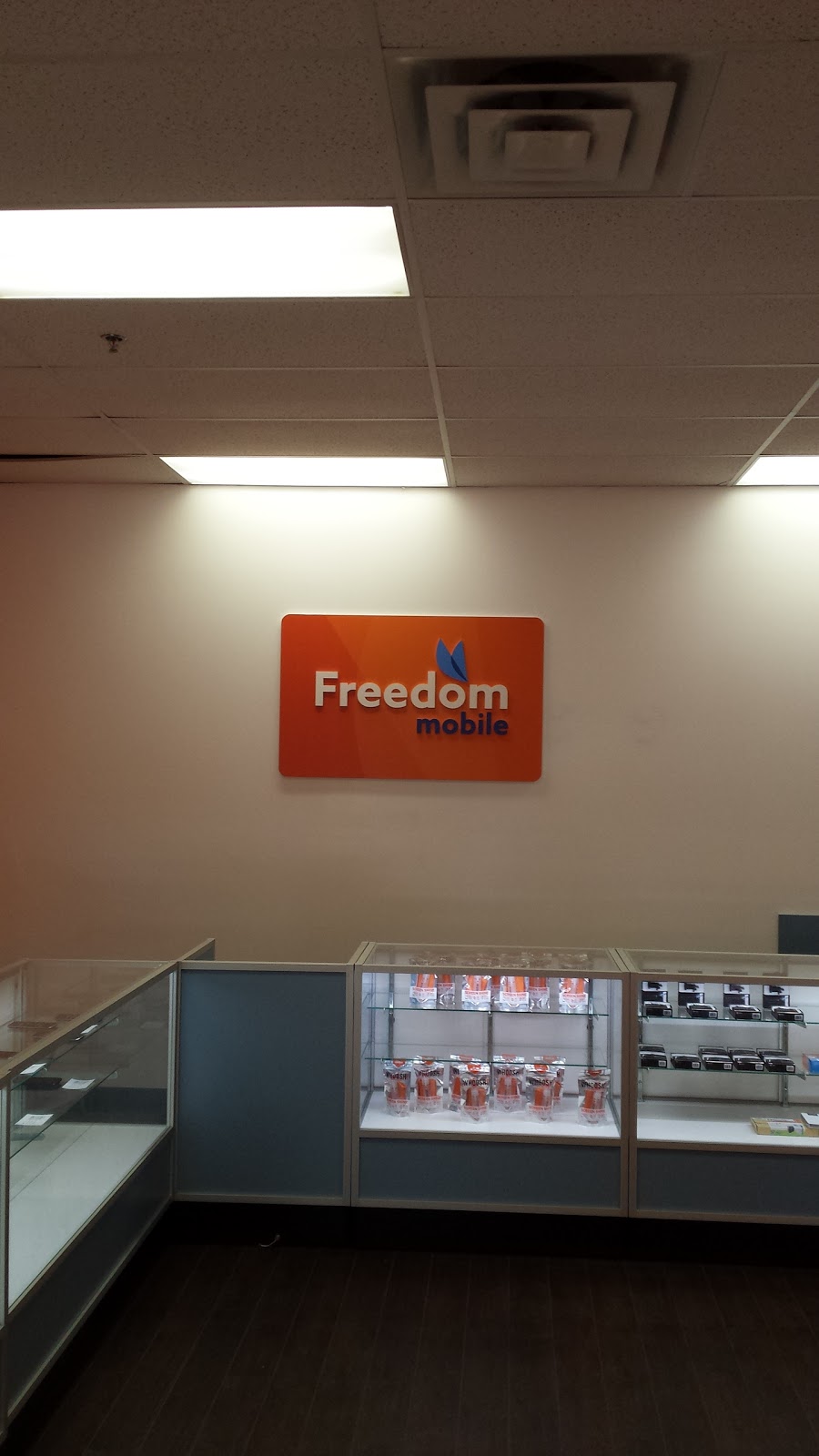 Freedom Mobile | 5233 Stanley Ave Unit 6, Niagara Falls, ON L2E 7C2, Canada | Phone: (905) 358-5885