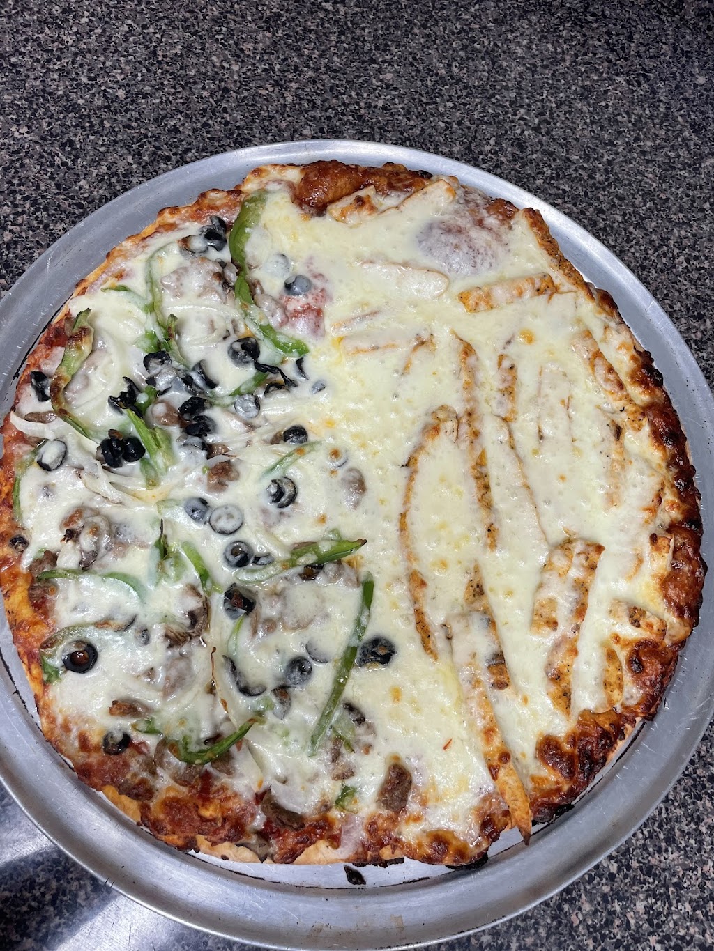 Geraces Pizzeria | Waterford Mills Plaza, 65529 Indiana 15, 65529 IN-15, Goshen, IN 46526, USA | Phone: (574) 535-0011