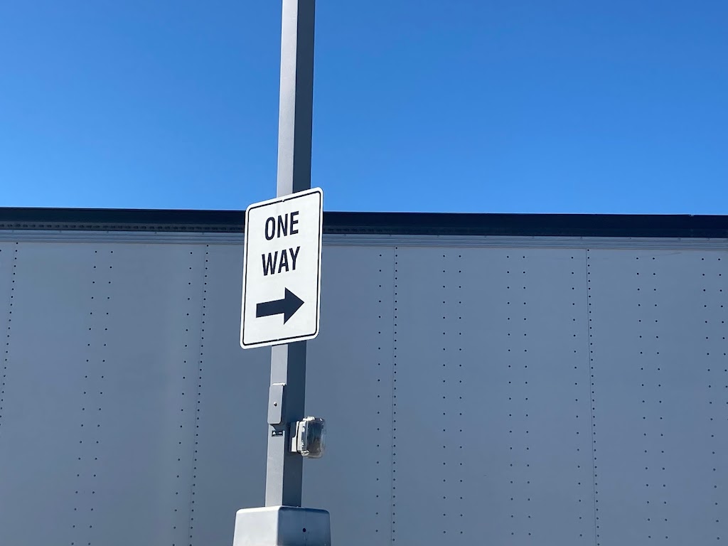 Big Rig Parking | 104 Forbus Dr, Murfreesboro, TN 37127, USA | Phone: (833) 727-5744