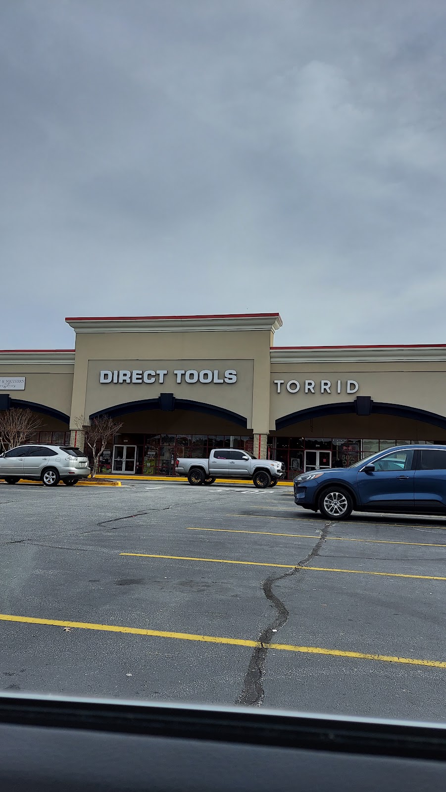 Direct Tools Factory Outlet | 1000 Tanger Dr Suite 215A, Locust Grove, GA 30248, USA | Phone: (678) 783-8555