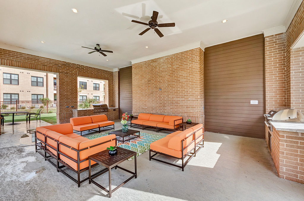 Mansfield on the Green Apartments | 250 N State Hwy 360, Mansfield, TX 76063, USA | Phone: (855) 601-2408