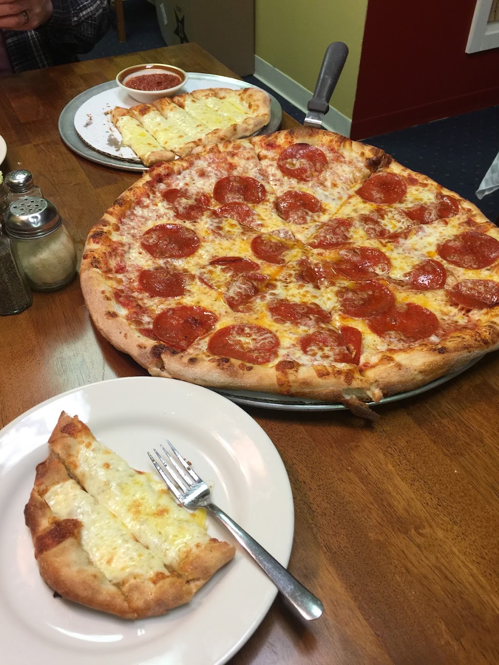 Joe and Mimis Pizzeria | 943 River Rd, Granville, OH 43023, USA | Phone: (740) 587-0046