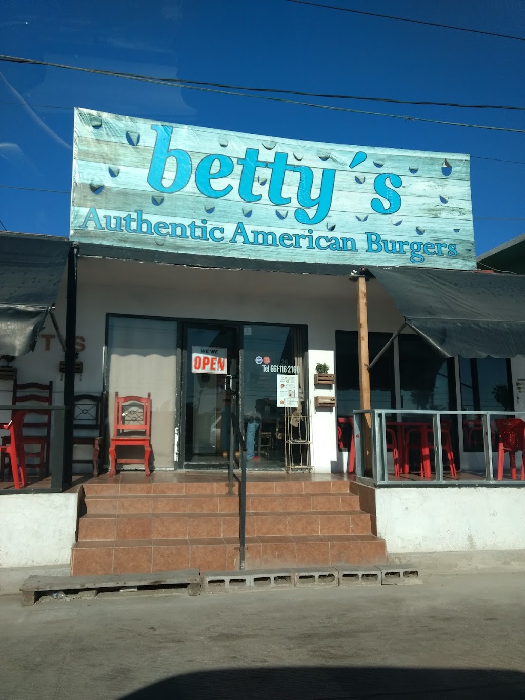 Bettys Authentic American Burgers | Blvd. Popotla KM 29, Villa Corona del Mar, 22713 Rosarito, B.C., Mexico | Phone: 661 100 6860