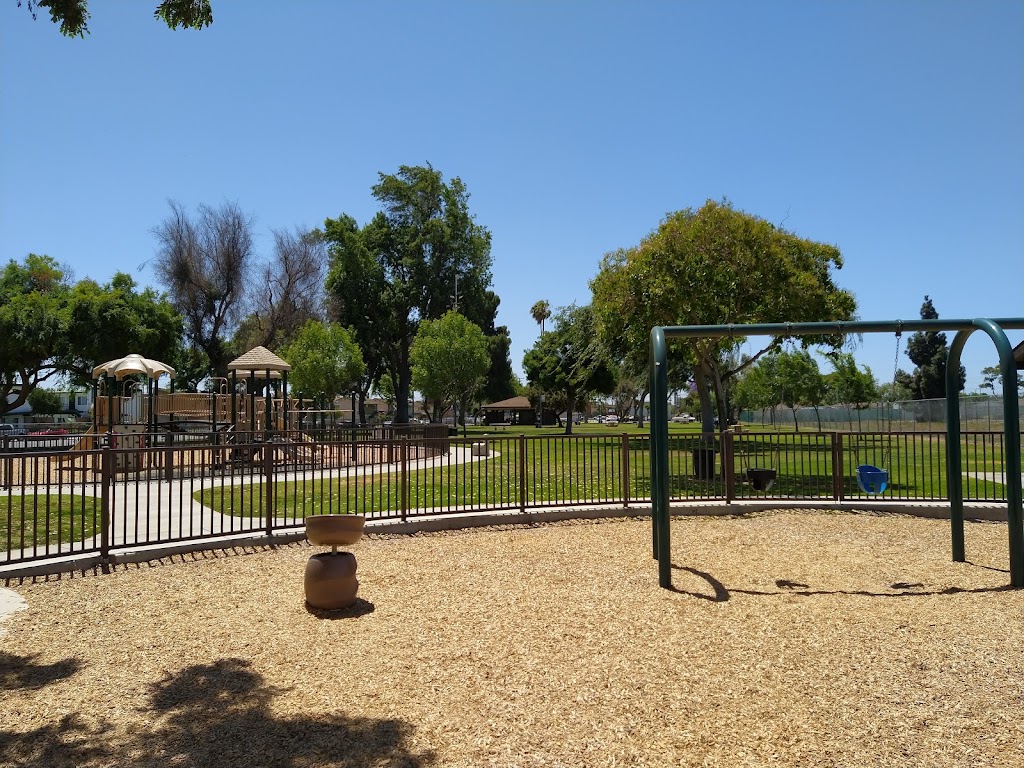 T. Mayne Thompson Park | 14001 Bellflower Blvd, Bellflower, CA 90706, USA | Phone: (562) 866-8614