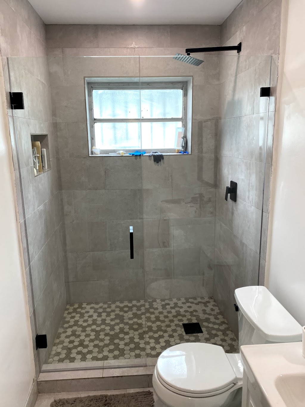 RF Showerdoor Glass and Mirror Inc | 7822 SW 128th Pl, Miami, FL 33183, USA | Phone: (786) 357-3502