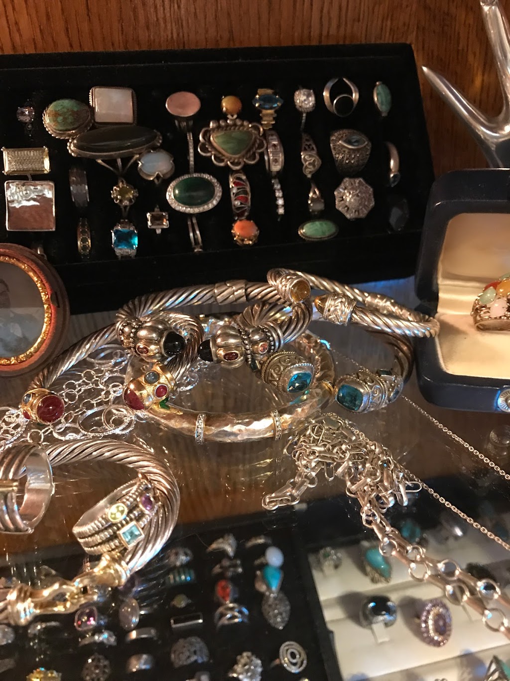 Freddys Antiques & Estate Jewelry | 2285 Lake Ave, Altadena, CA 91001, USA | Phone: (626) 215-0153