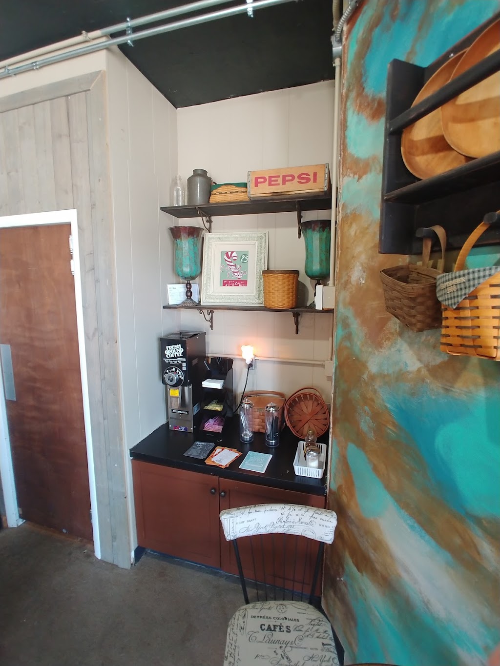 Two Hands Coffee and Creative Studio | 48 W Columbus St, Mt Sterling, OH 43143, USA | Phone: (740) 831-4250