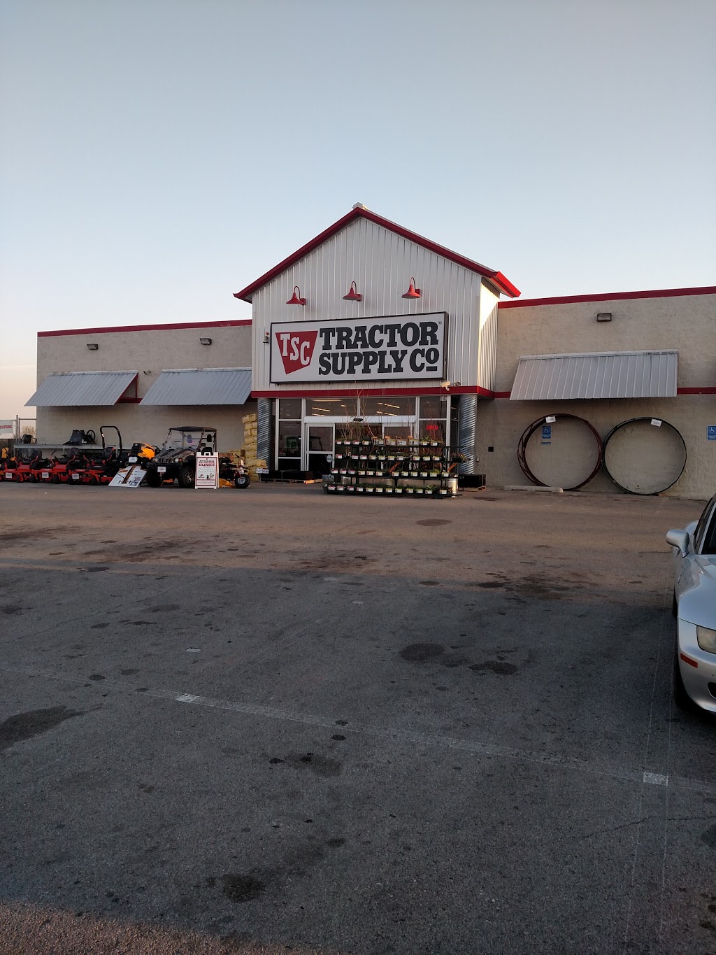 Tractor Supply Co. | 140 West 161st St S, Glenpool, OK 74033 | Phone: (918) 322-3377