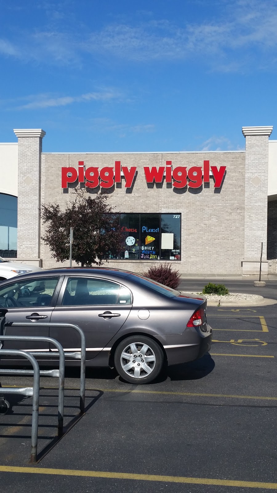 Cowleys Piggly Wiggly | 727 S Janesville St, Milton, WI 53563, USA | Phone: (608) 868-7900