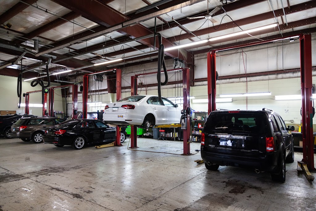 Poquet Lakeville Auto | 21100 Gateway Dr, Lakeville, MN 55044, USA | Phone: (952) 469-1500