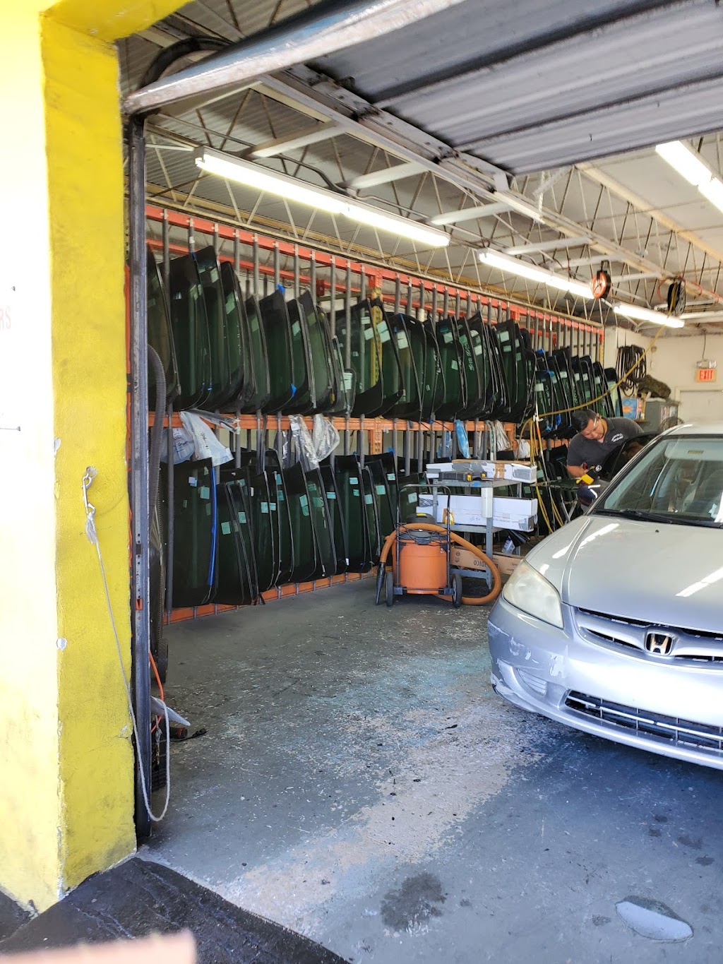 Low Price Auto Glass | 1819 S State Rd 7, Davie, FL 33317, USA | Phone: (954) 321-0622