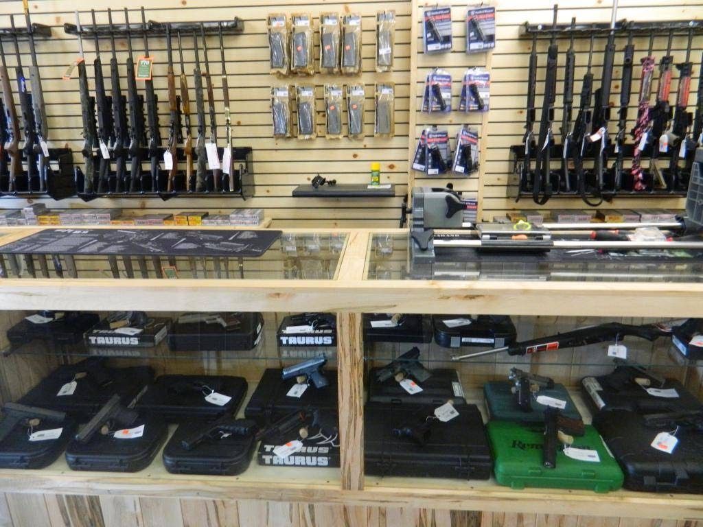 Red Oak Outfitters Guns & Archery | 108 Lola Ln, Pilot Mountain, NC 27041, USA | Phone: (336) 444-4330