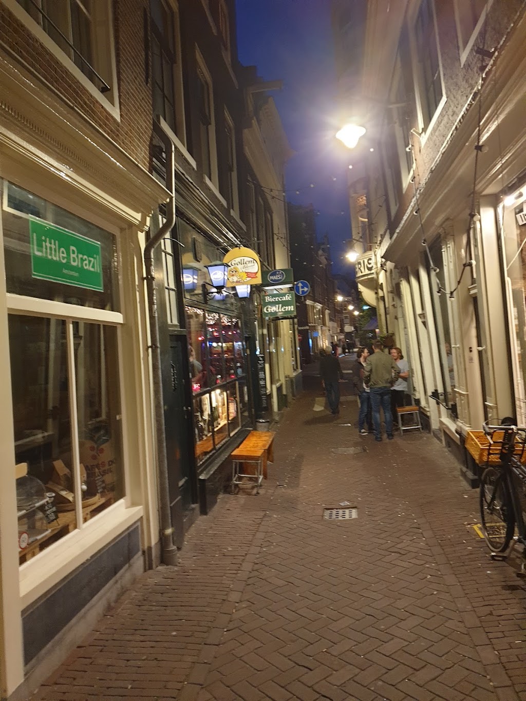 Cafe Gollem Raamsteeg | Raamsteeg 4, 1012 VZ Amsterdam, Netherlands | Phone: 020 612 9444