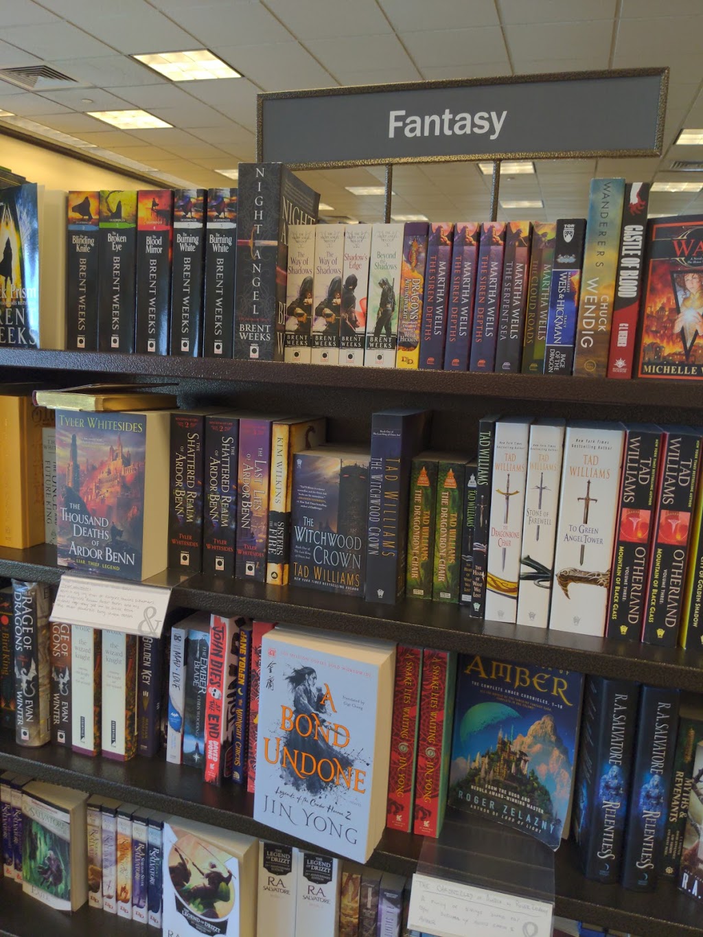 Barnes & Noble | 98 Middlesex Turnpike, Burlington, MA 01803, USA | Phone: (781) 273-3871