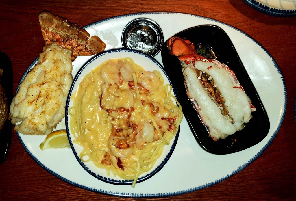 Red Lobster | ACROSS FROM MAPLEWOOD MALL, 2925 White Bear Ave, Maplewood, MN 55109, USA | Phone: (651) 770-8825