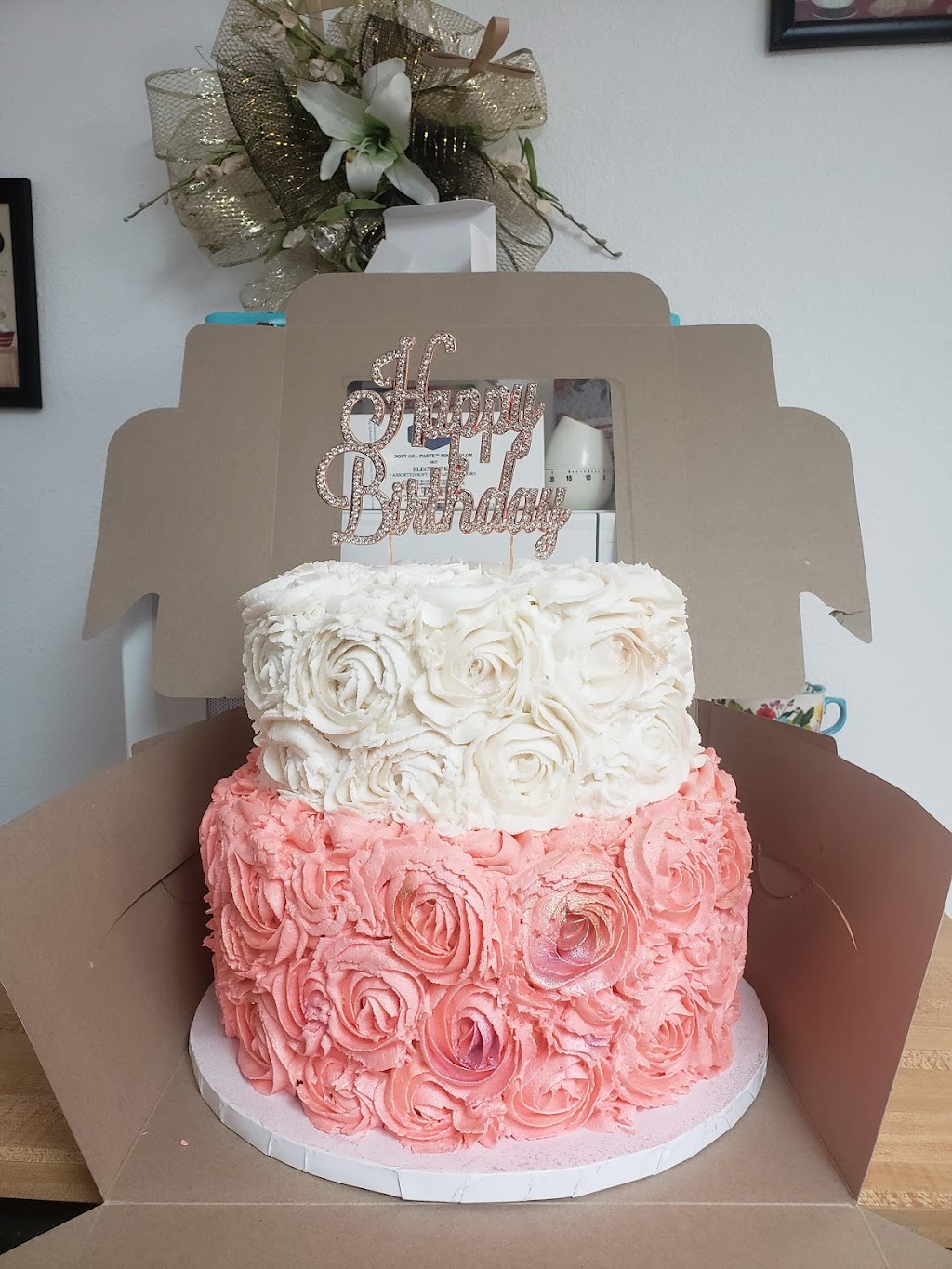 Flour De Lis: Cakes, Catering, & Pastries | 2 E Chalmette Cir, Chalmette, LA 70043, USA | Phone: (504) 494-6350