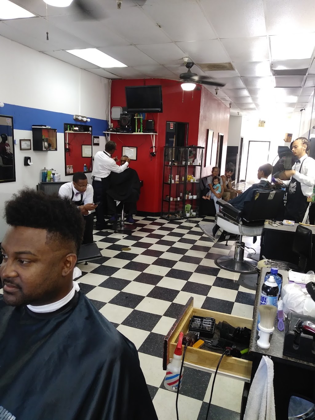 Fly Cuts & Styles | 6955 Stockton Blvd # D, Sacramento, CA 95823, USA | Phone: (916) 399-8165