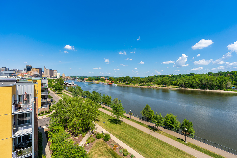 Riverview at Upper Landing Apartments | 400 Spring St, St Paul, MN 55102 | Phone: (651) 228-9800