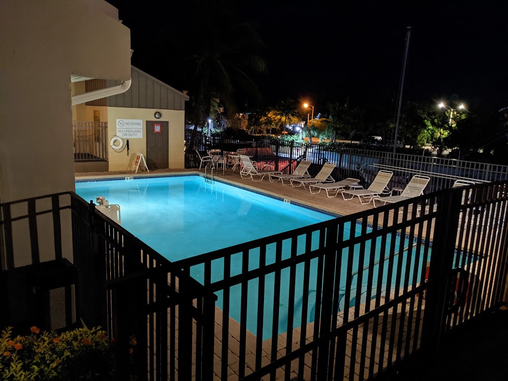 Waterside Suites and Marina | 201 Ocean Dr, Key Largo, FL 33037, USA | Phone: (305) 451-5081