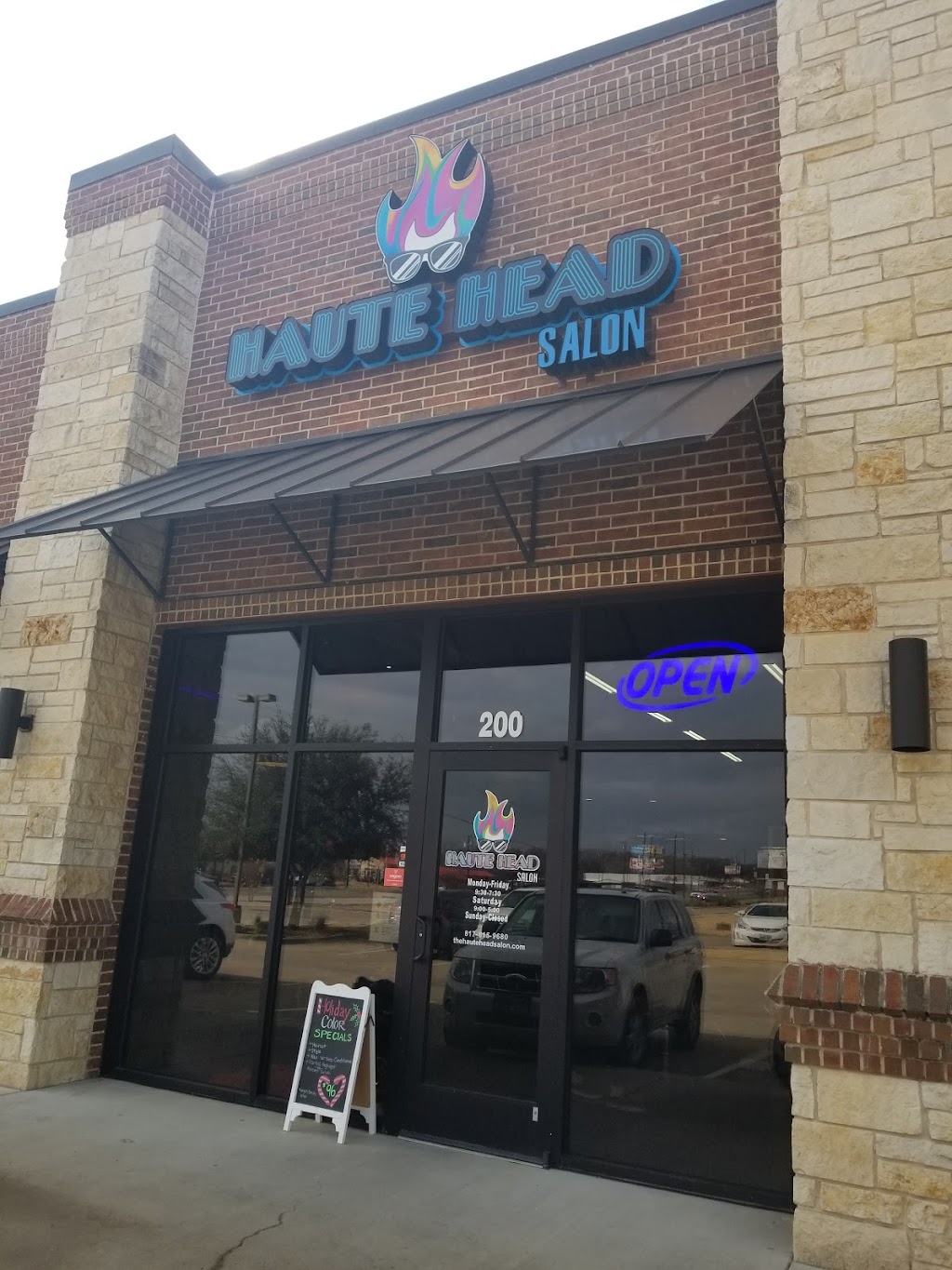 Haute Head Salon | 2650 SW Wilshire Blvd #200, Burleson, TX 76028, USA | Phone: (817) 615-9680