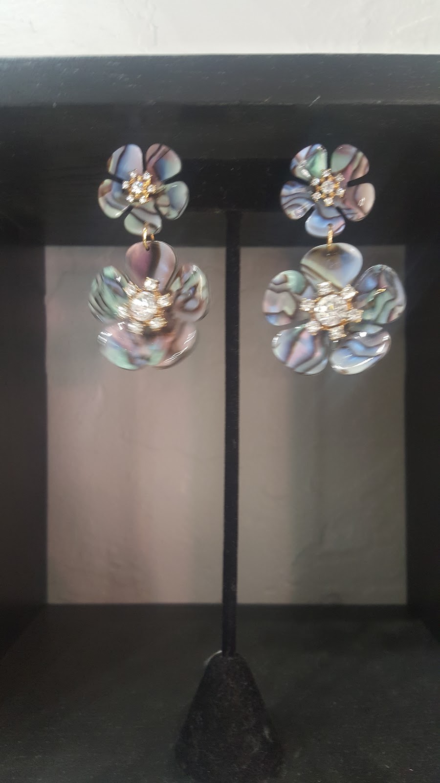 Tryst Fashion Apparel | 439 Vineyard Blvd, Morgan Hill, CA 95037, USA | Phone: (408) 782-2050