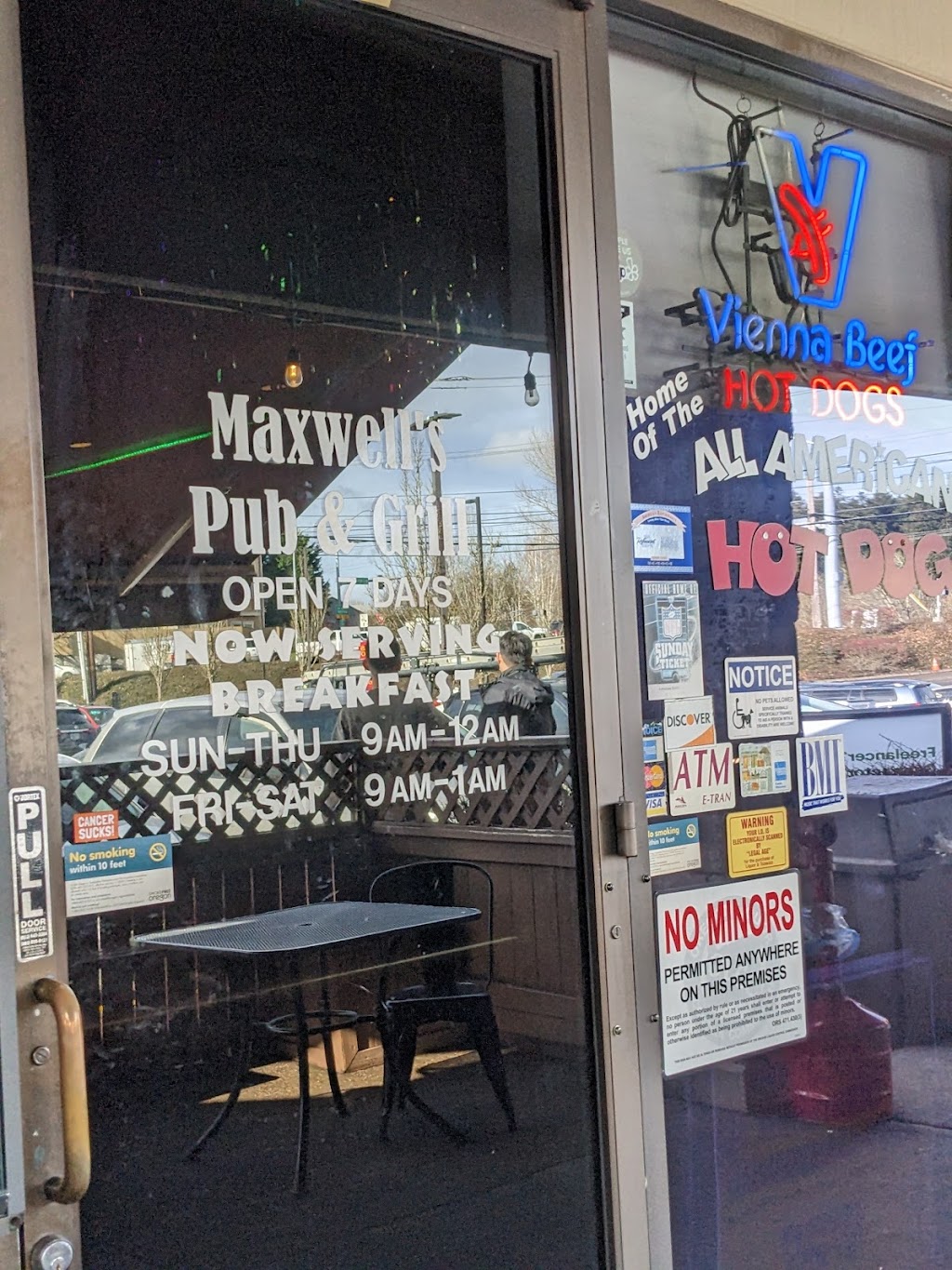 Maxwells Pub & Grill | 737 SW 185th Ave, Beaverton, OR 97006, USA | Phone: (503) 649-4688