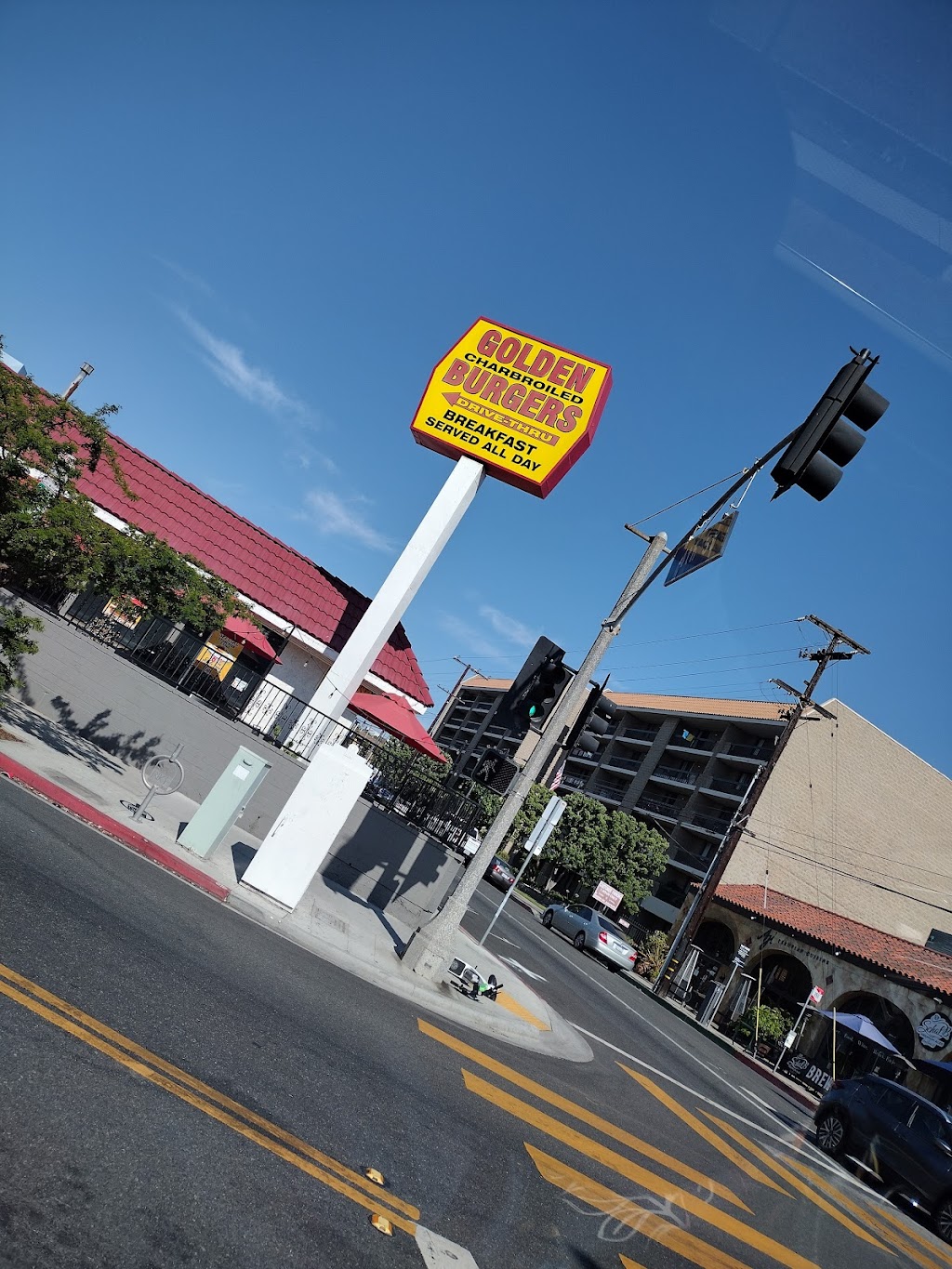 Golden Burger | 2301 E 4th St, Long Beach, CA 90814, USA | Phone: (562) 434-2625