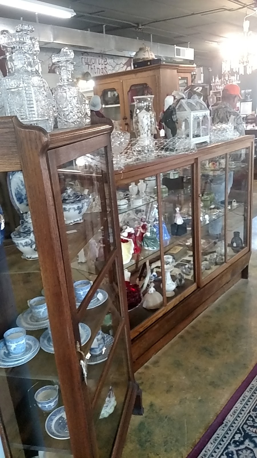 Chelsea Antiques | 407 N Main St, Chelsea, MI 48118, USA | Phone: (734) 475-7131