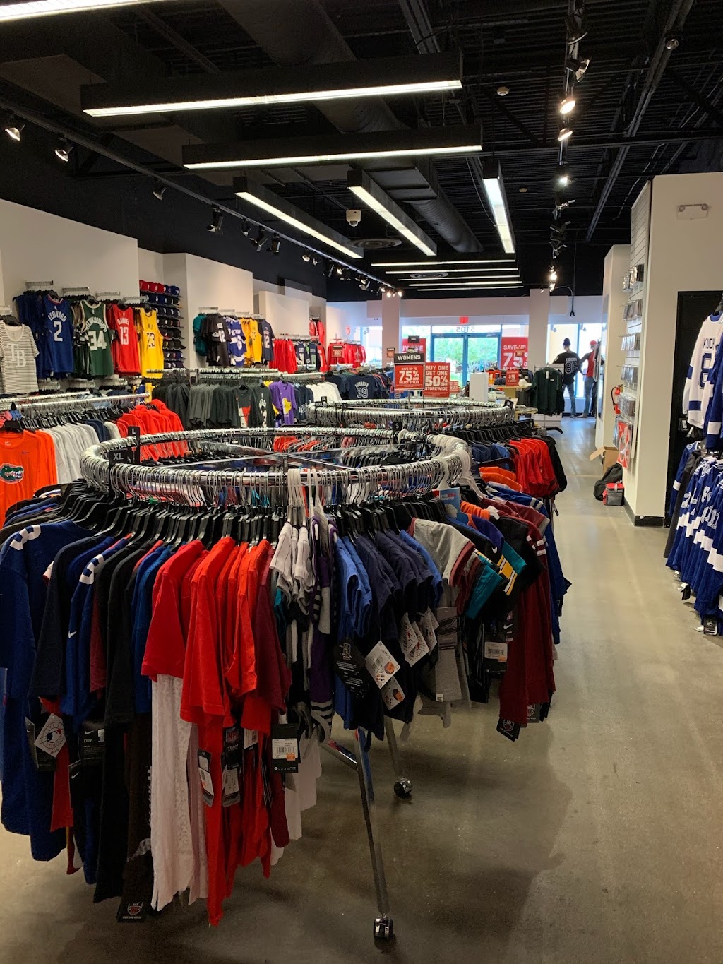 Fanatics by Lids at Ellenton Premium Outlets® - A Shopping Center