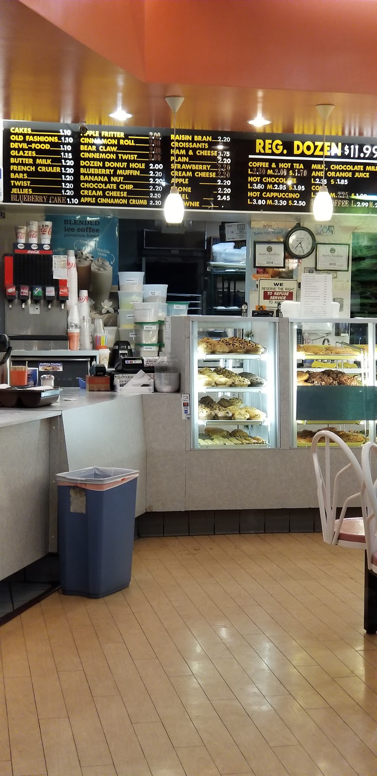 Donut Star | 3358 Yorba Linda Blvd, Fullerton, CA 92831, USA | Phone: (714) 961-8889