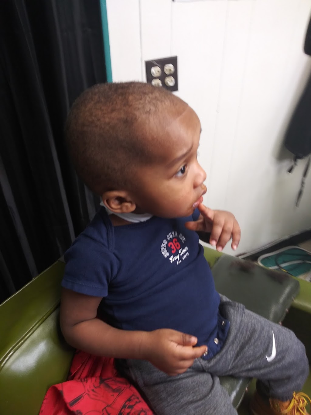 Just Clip It Barber Shop | 5141 Warrensville Center Rd, Cleveland, OH 44137, USA | Phone: (216) 475-5160