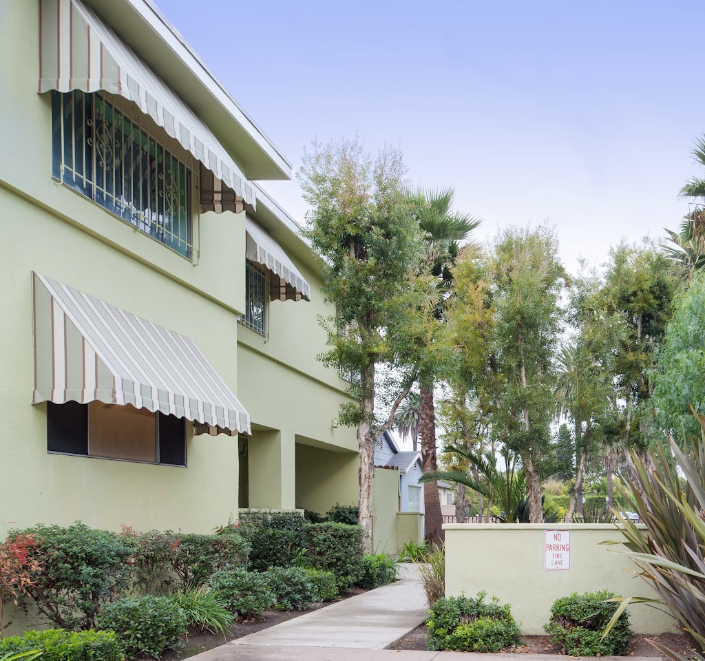 Meadowbrook Manor | 3951 East Blvd, Los Angeles, CA 90066, USA | Phone: (310) 391-8266