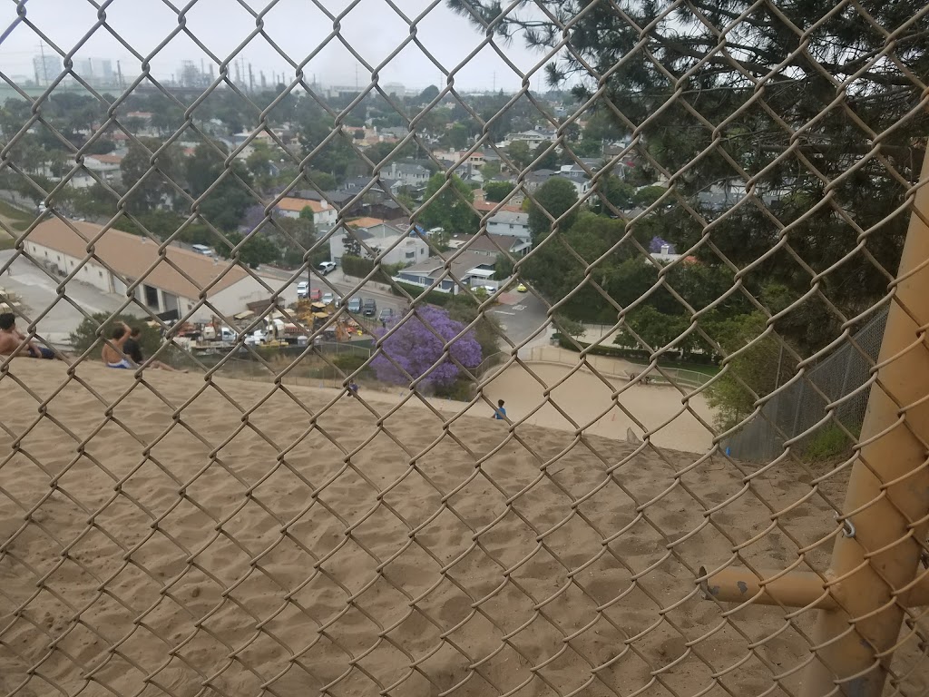 Sand Dune Park | 3299 Bell Ave, Manhattan Beach, CA 90266, USA | Phone: (310) 802-5448