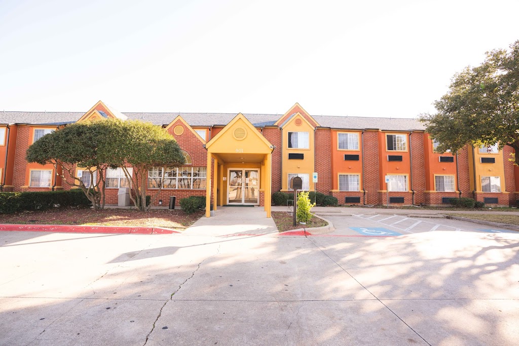 Regency Inn & Suites | 901 W Airport Fwy, Euless, TX 76040, USA | Phone: (817) 545-1111