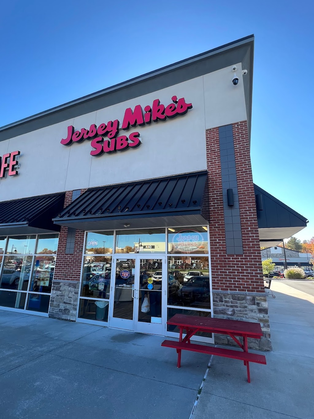 Jersey Mikes Subs | 3250 Fashion Center Blvd, Christiana, DE 19702, USA | Phone: (302) 368-7600