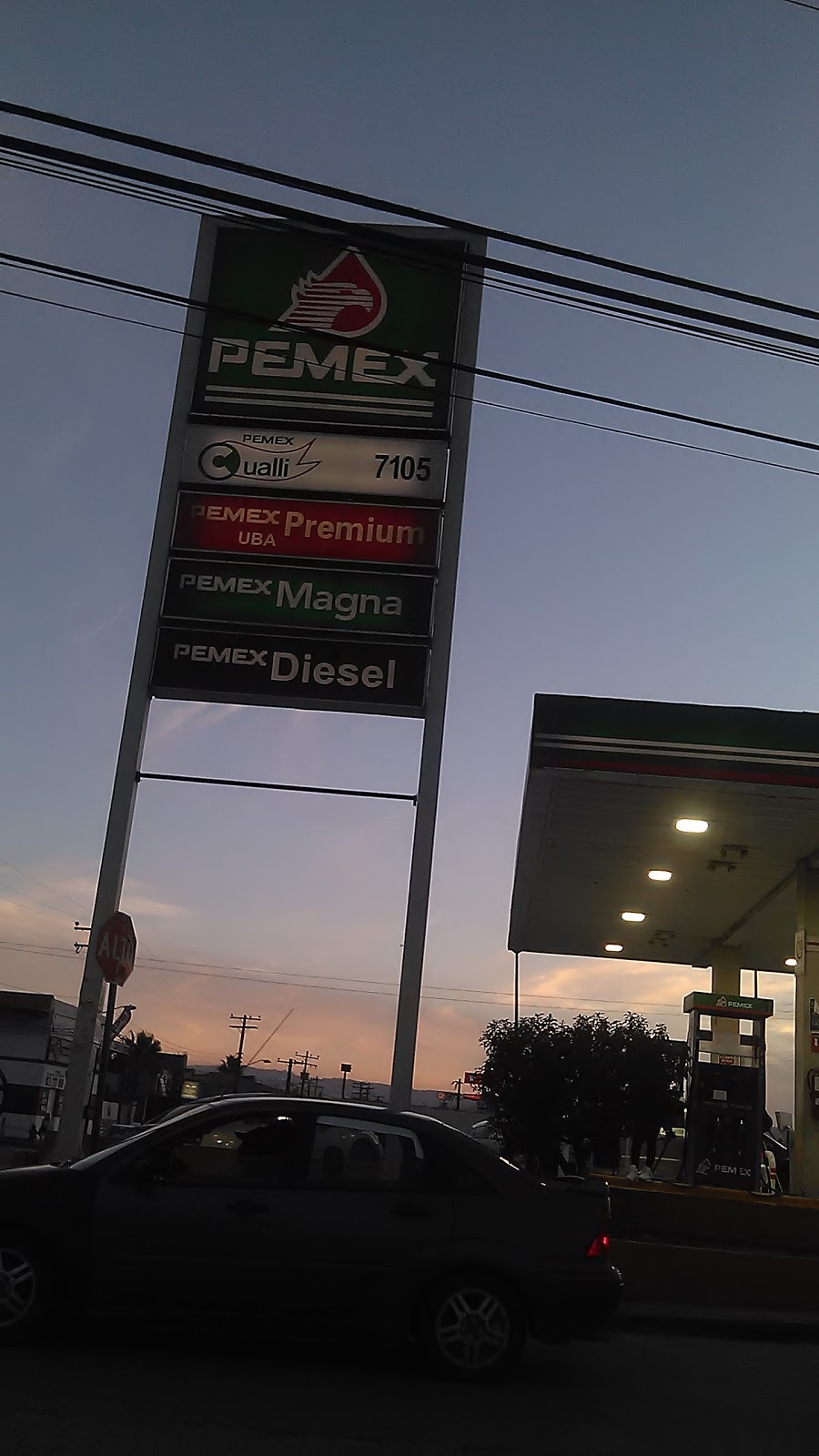 Gas station La 10 | Av. Murua Martínez 4309, Fernandez, 22464 Tijuana, B.C., Mexico | Phone: 664 607 6633