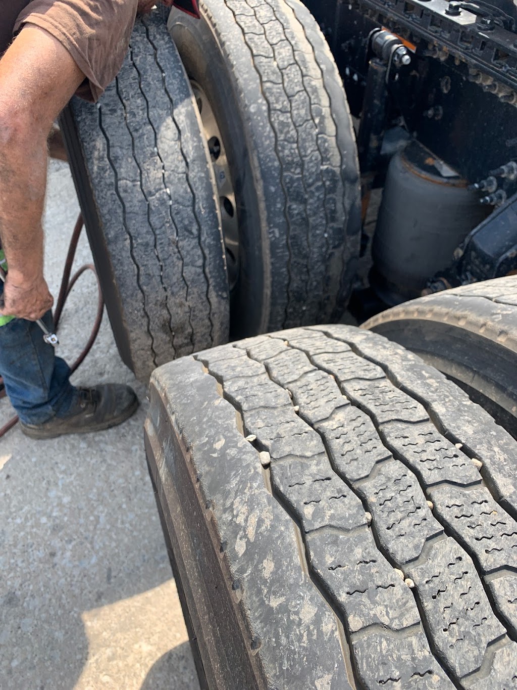 Ernies Truck and Tire Repair | 1324 US-42, London, OH 43140, USA | Phone: (614) 736-3037