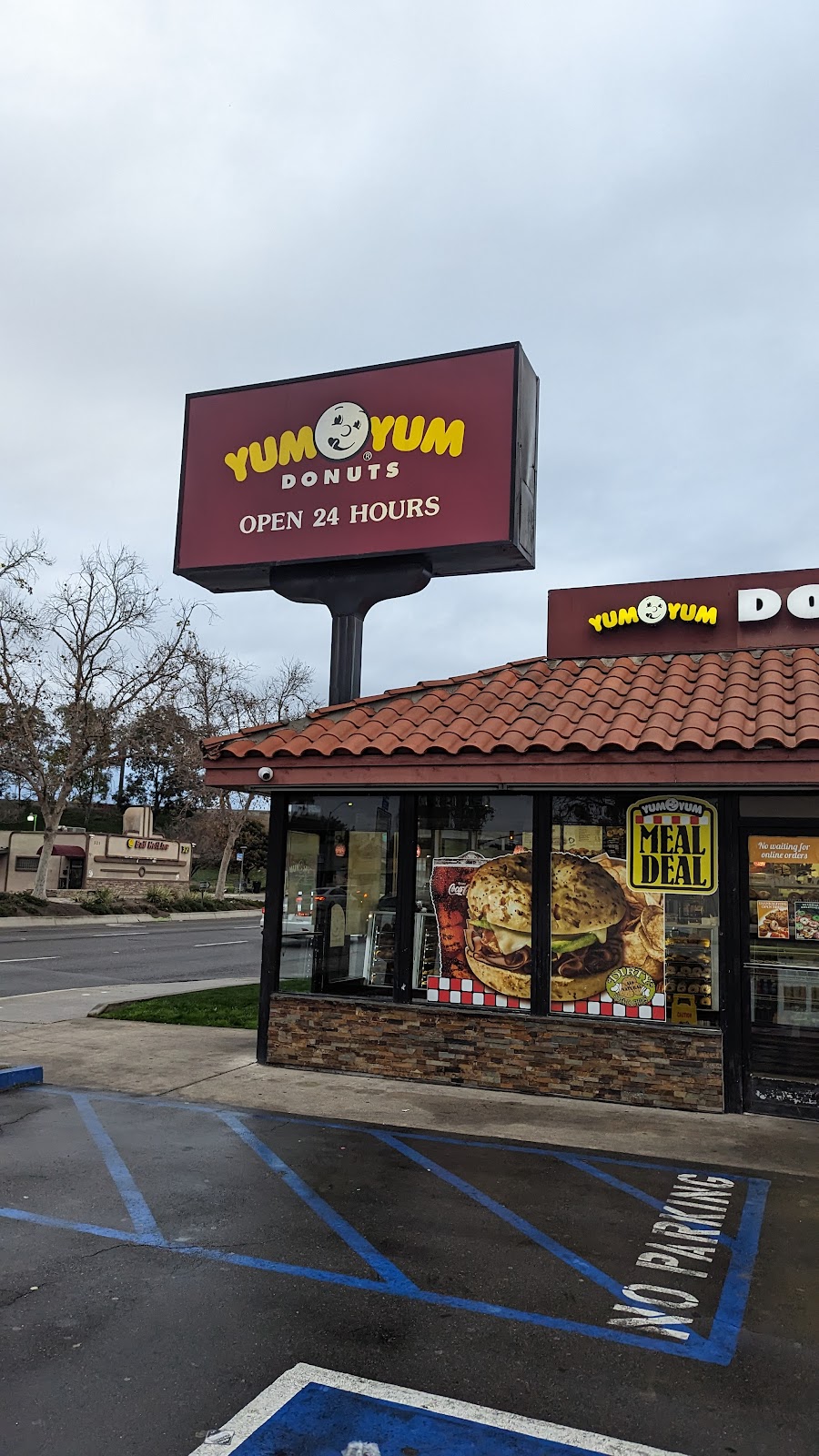 Yum Yum Donuts | 320 17th St, Santa Ana, CA 92706, USA | Phone: (714) 560-0247