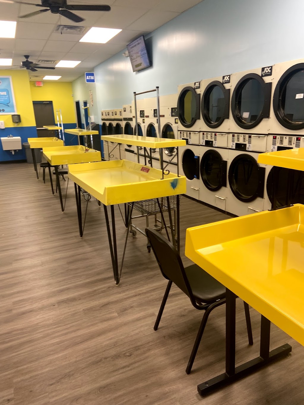 Parkway Laundry | 1949 Lynnhaven Pkwy #1536, Virginia Beach, VA 23453, USA | Phone: (757) 416-0116