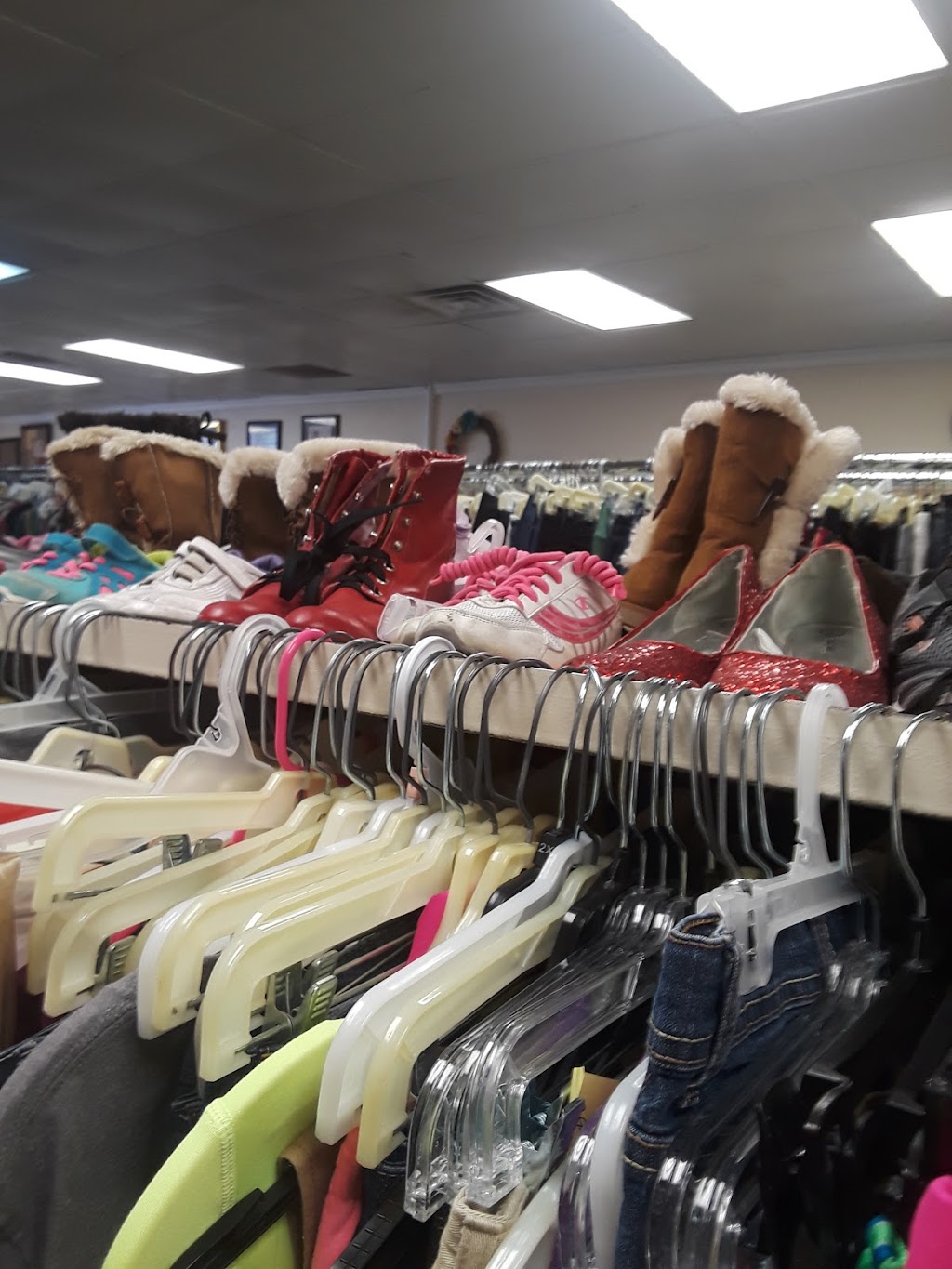 Crandall Thrift Center | 1317 East US Highway 175 Service Road #1200, Crandall, TX 75114, USA | Phone: (972) 472-3744