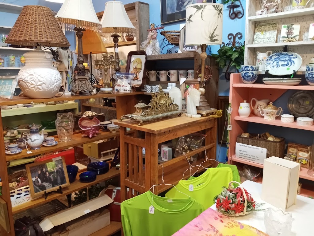 Nanas Junk-N Treasure | 320 W Cleveland Blvd, Aransas Pass, TX 78336, USA | Phone: (361) 230-5481